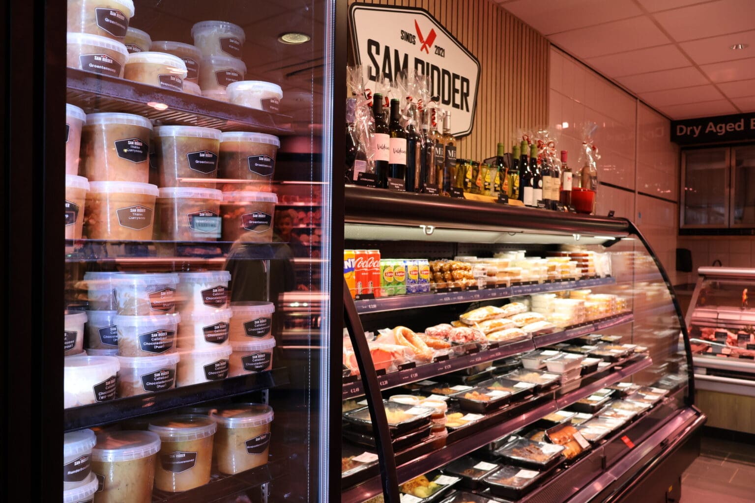 Foto van de producten binnenin Slagerij Sam Ridder